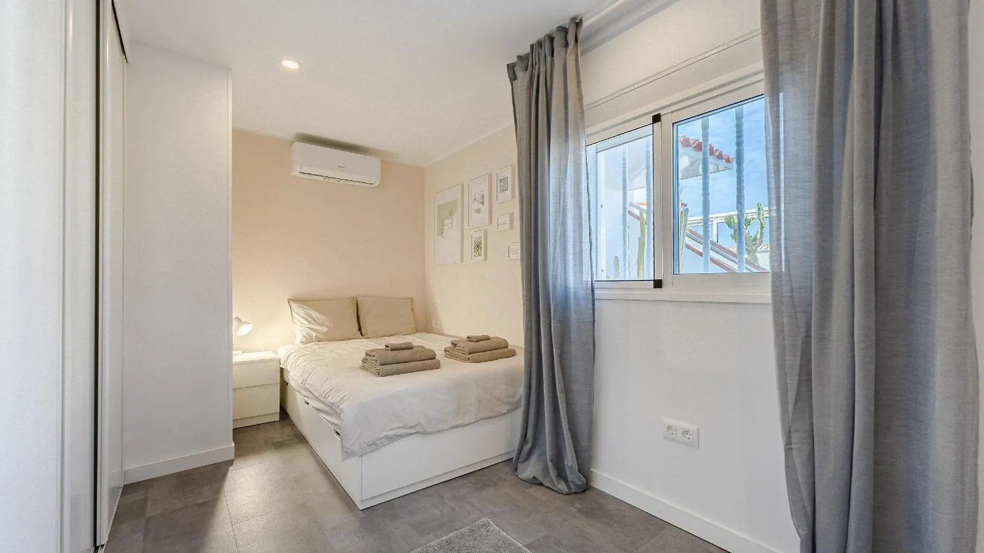Endless Summer Beach Apartment - Casa Regnilla Playa de las Américas 0*,  Espagne