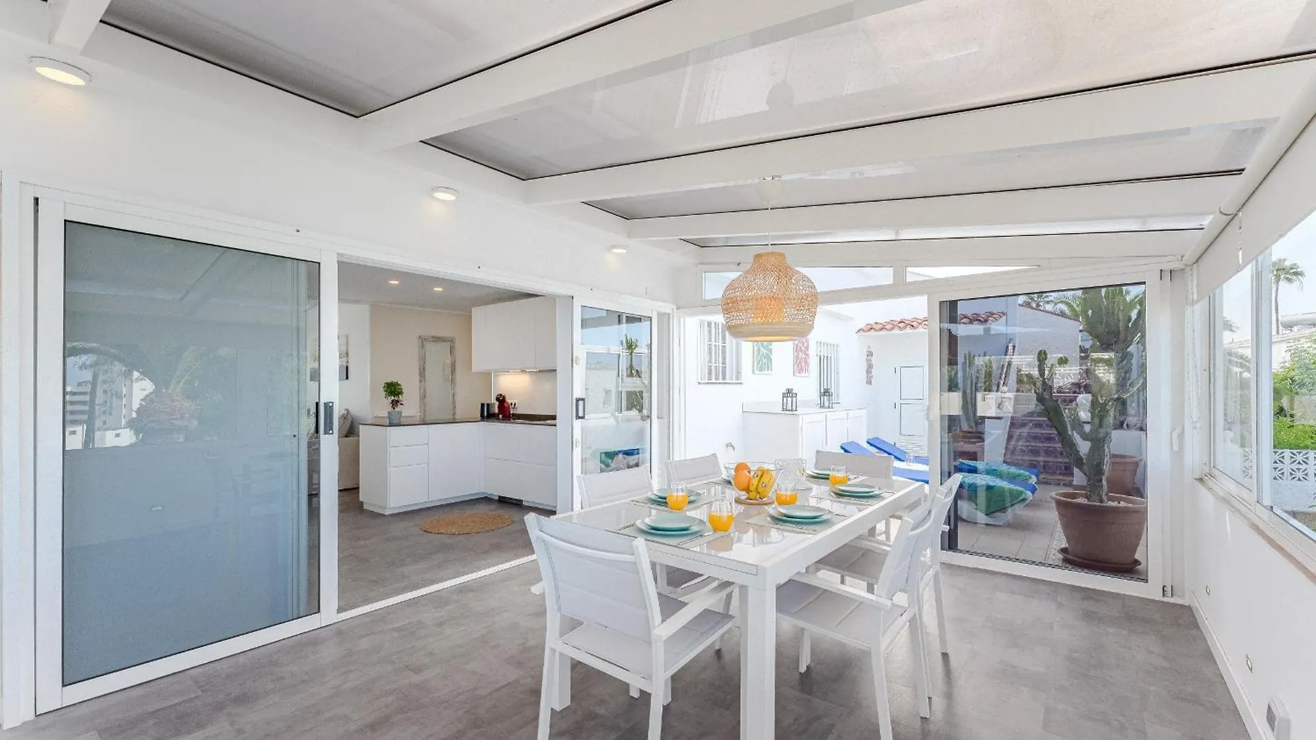 Endless Summer Beach Apartment - Casa Regnilla Playa de las Américas
